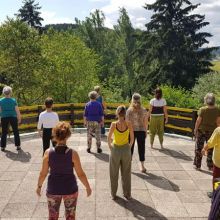 Qi Gong met uitzicht op de bergen